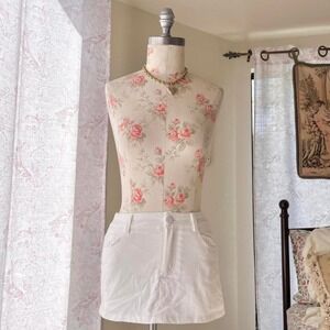 white‎ mini skirt